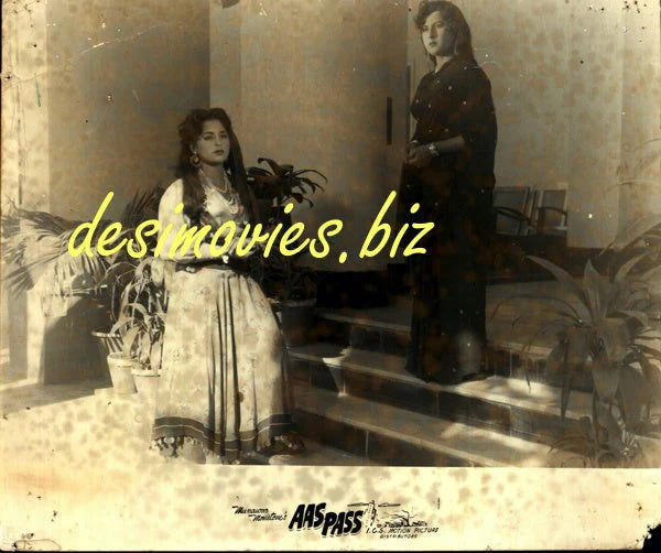 Aas Paas (1957) Movie Still 8