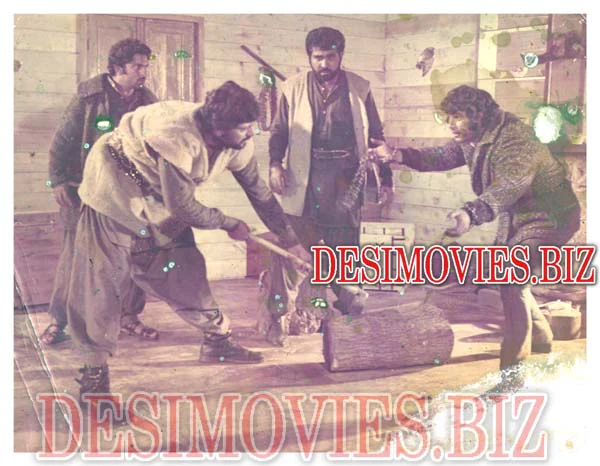 Jahan Baraf Girti Hay (1972) Movie Still 3
